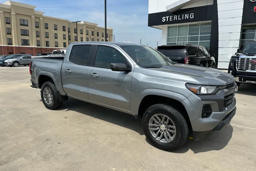 2023 Chevrolet Colorado LT photo 1
