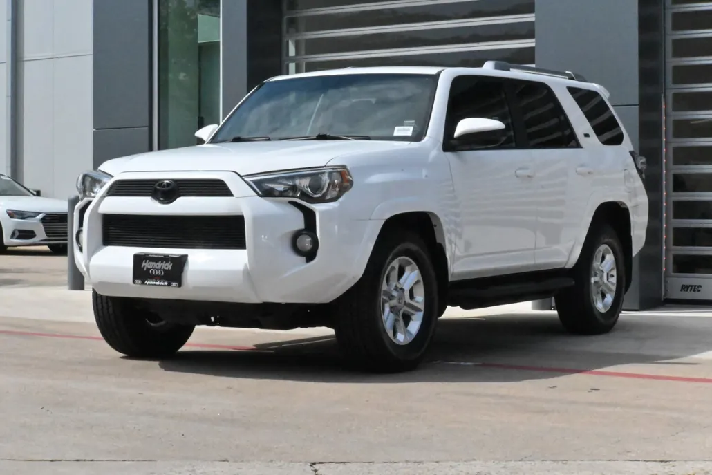 2017 Toyota 4Runner SR5 photo 1