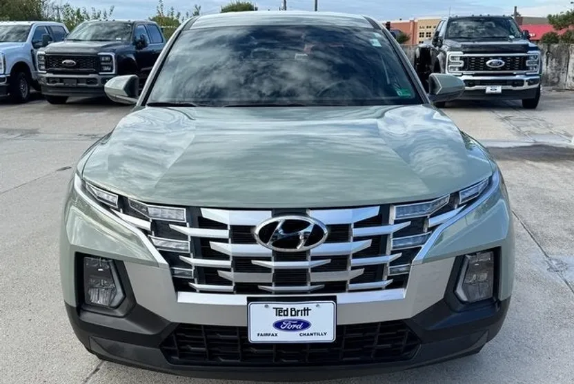 2024 Hyundai Santa Cruz SE photo 1