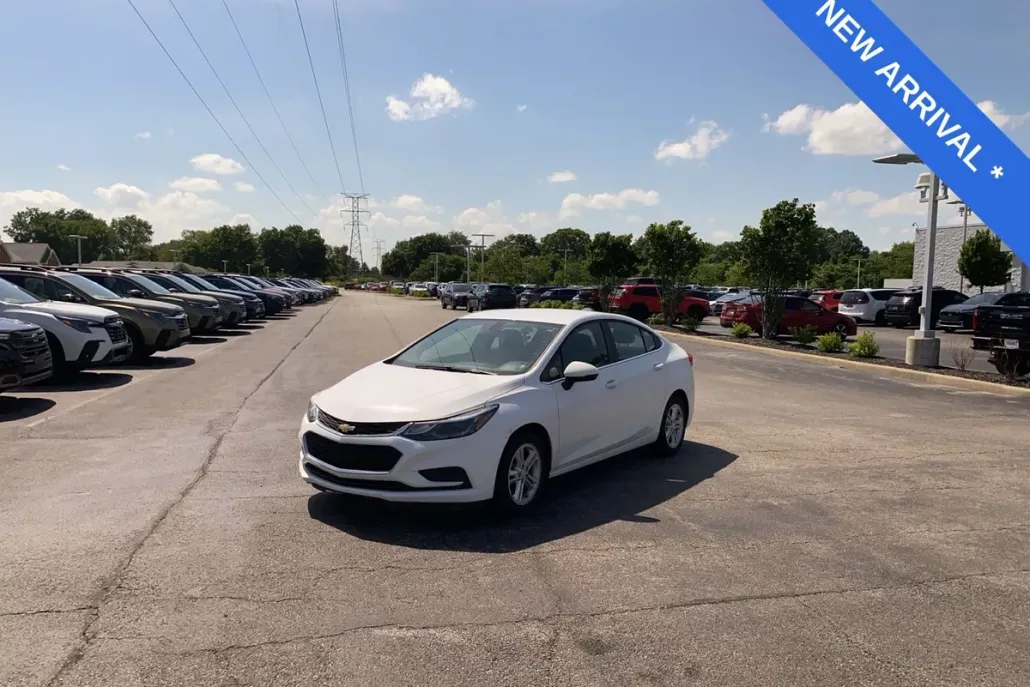 2018 Chevrolet Cruze LT photo 1