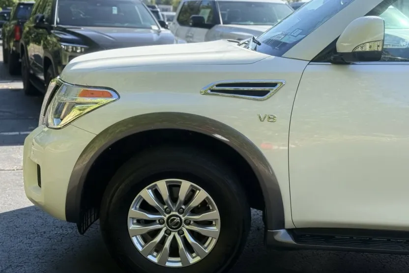 2020 Nissan Armada SV photo 1
