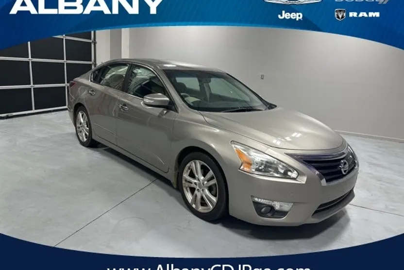 2013 Nissan Altima 3.5 SV photo 1