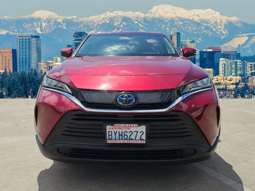 2021 Toyota Venza LE photo 1