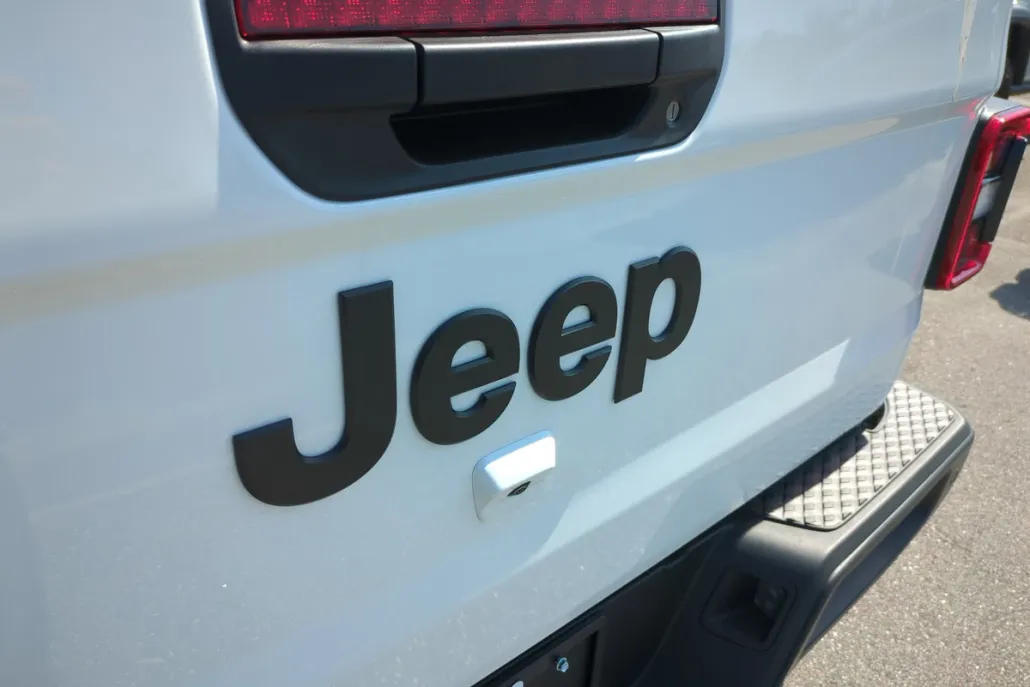 2025 Jeep Gladiator Sport S photo 1