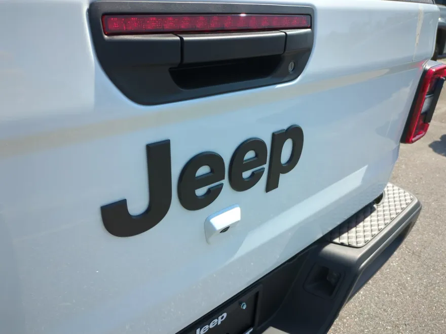 2025 Jeep Gladiator Sport S photo 1