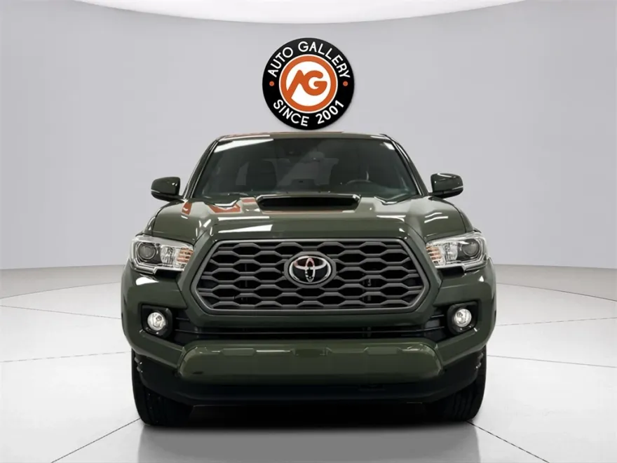 2021 Toyota Tacoma TRD Sport photo 1