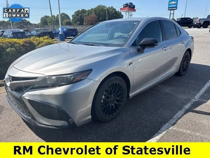 2023 Toyota Camry SE photo 1