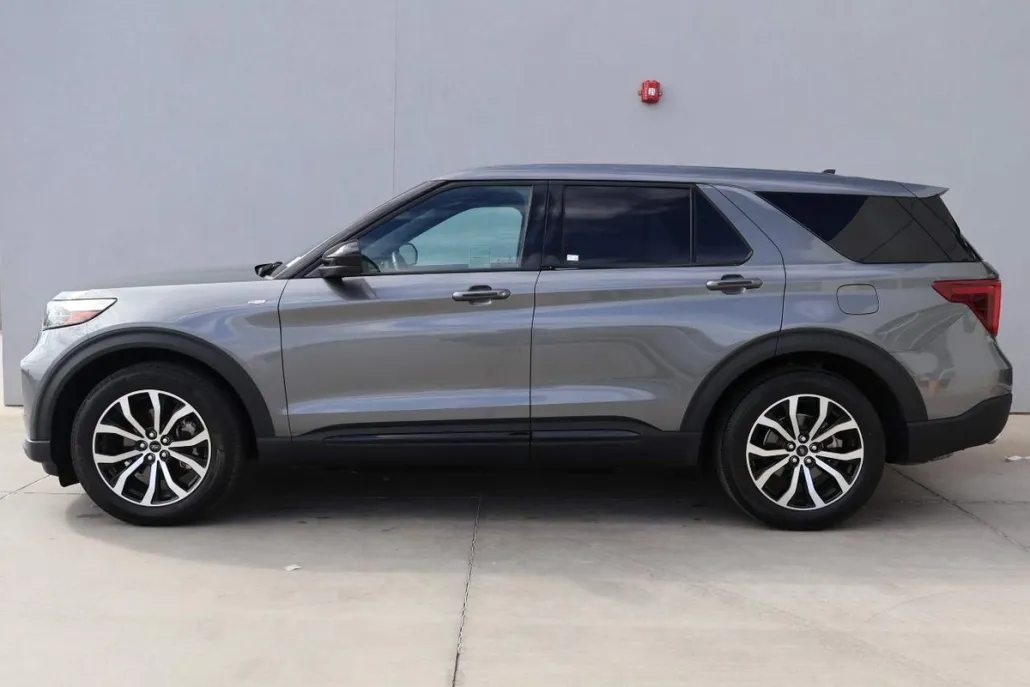 2022 Ford Explorer ST-Line photo 1