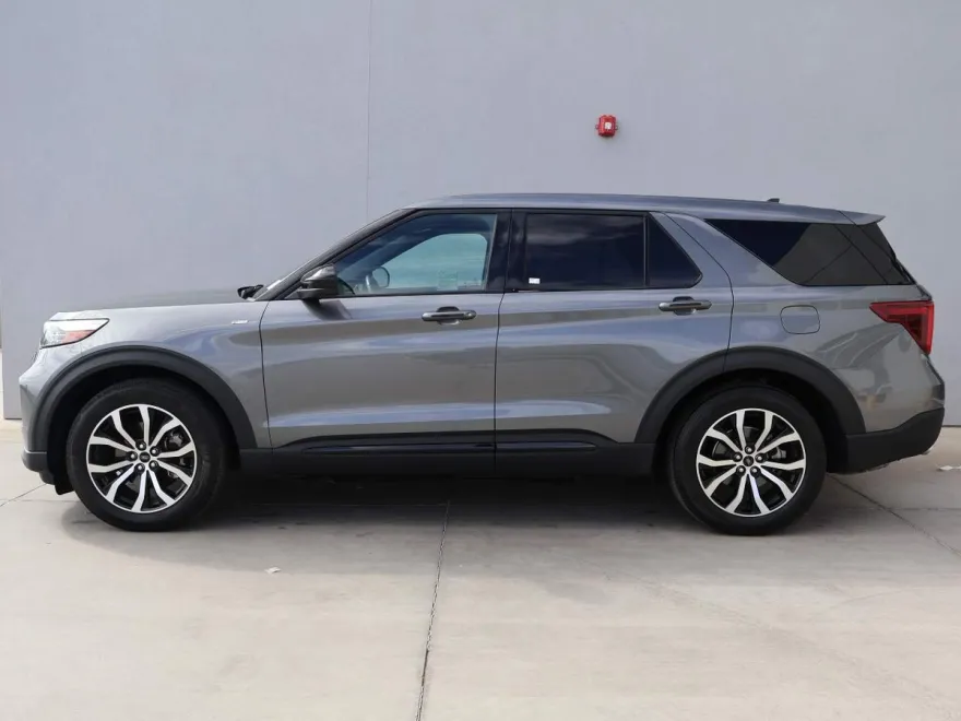 2022 Ford Explorer ST-Line photo 1