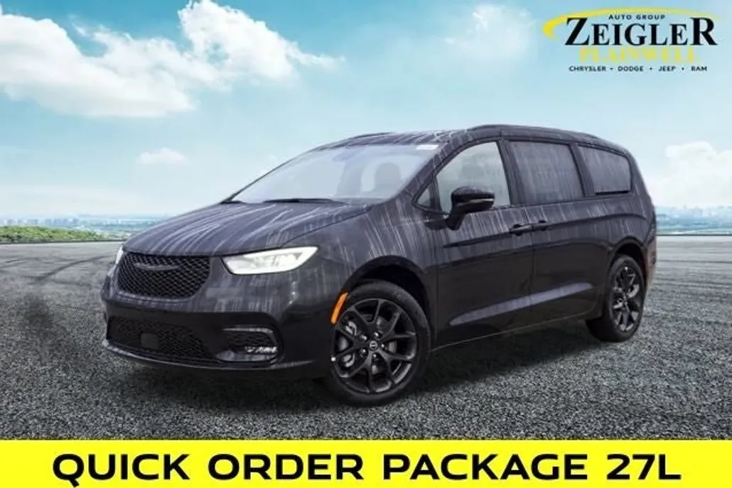 2026 Chrysler Pacifica photo 1