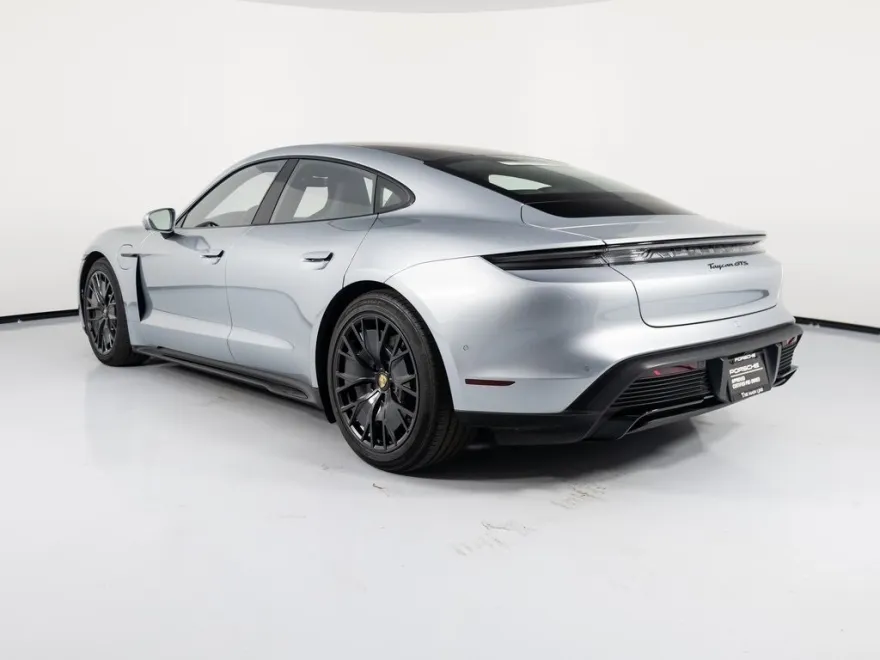 2022 Porsche Taycan GTS photo 3