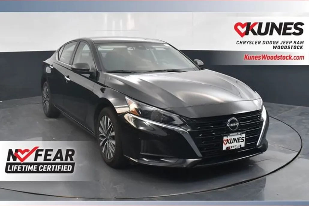 2024 Nissan Altima 2.5 SV photo 1