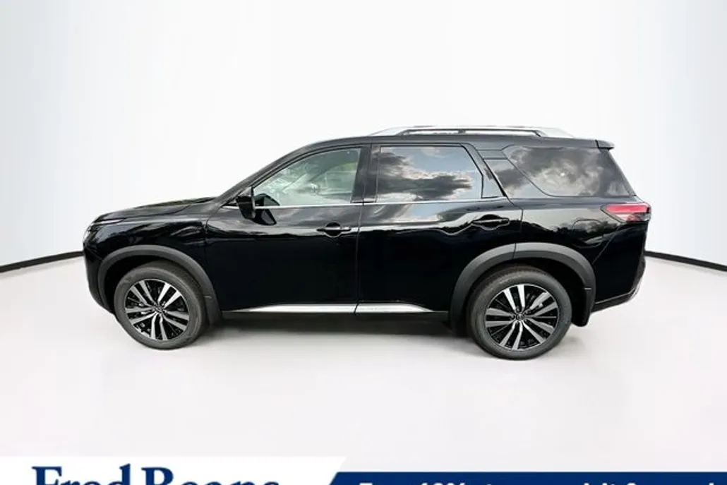 2025 Nissan Pathfinder Platinum photo 1