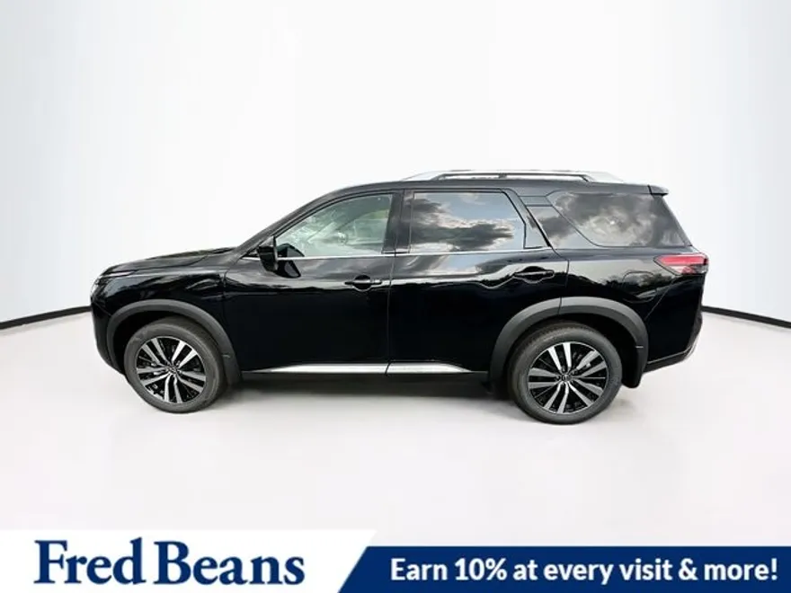 2025 Nissan Pathfinder Platinum photo 1