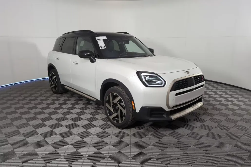 2025 Mini Countryman Iconic photo 1