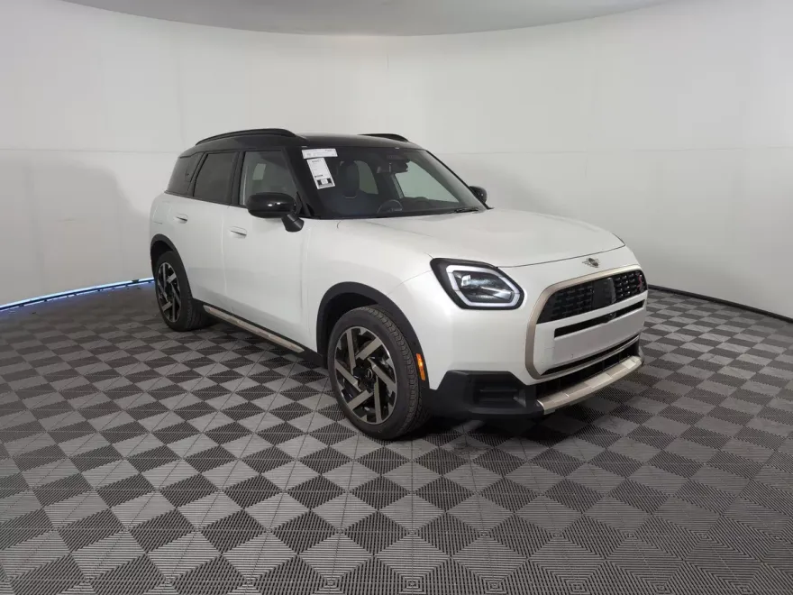 2025 Mini Countryman Iconic photo 1
