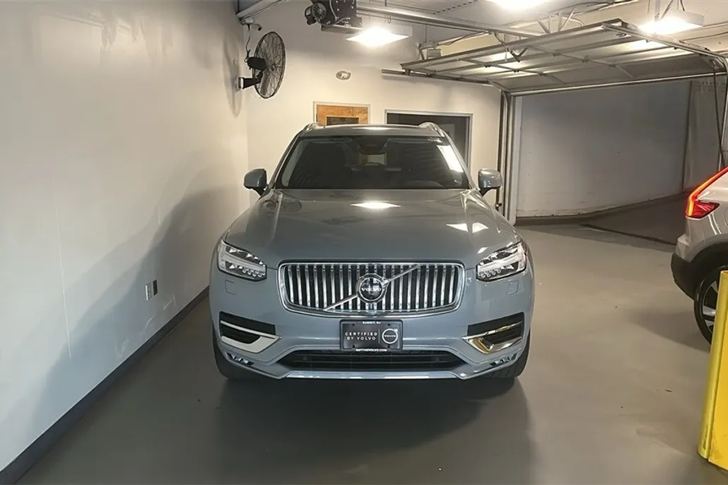 2025 Volvo XC90 Plus photo 1