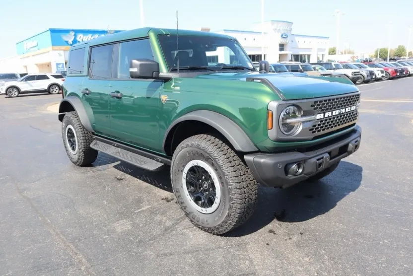 2025 Ford Bronco Badlands photo 1