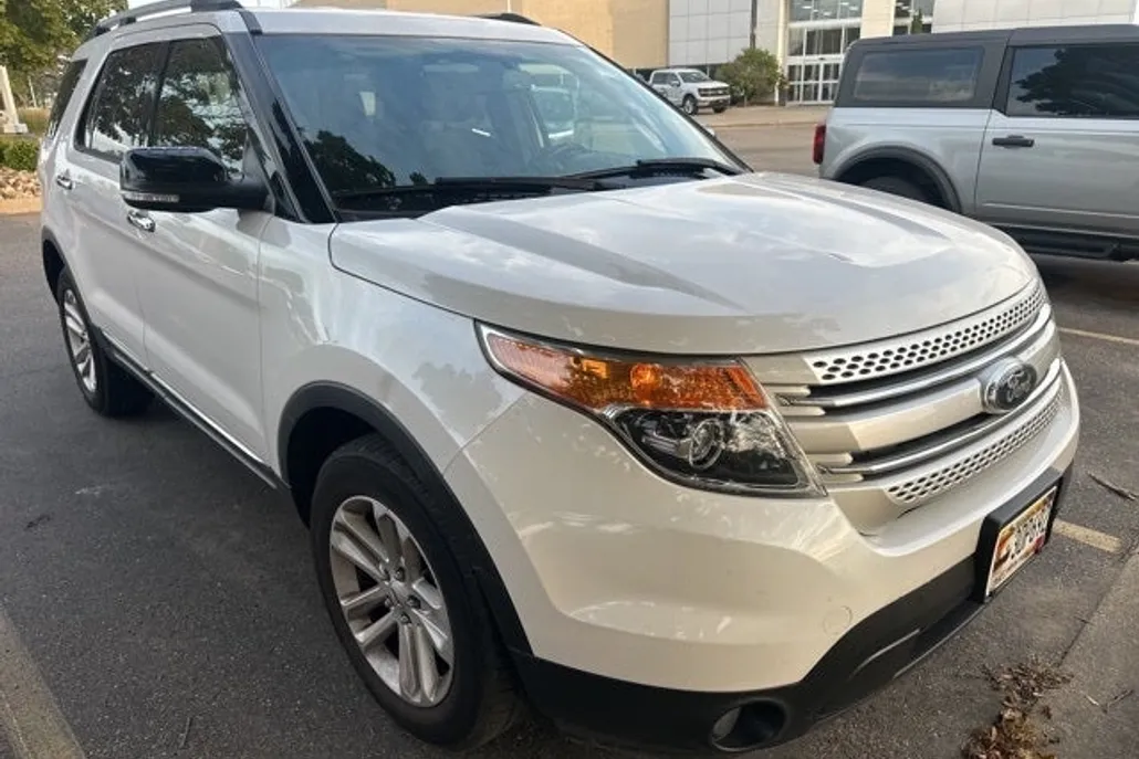 2015 Ford Explorer XLT photo 1