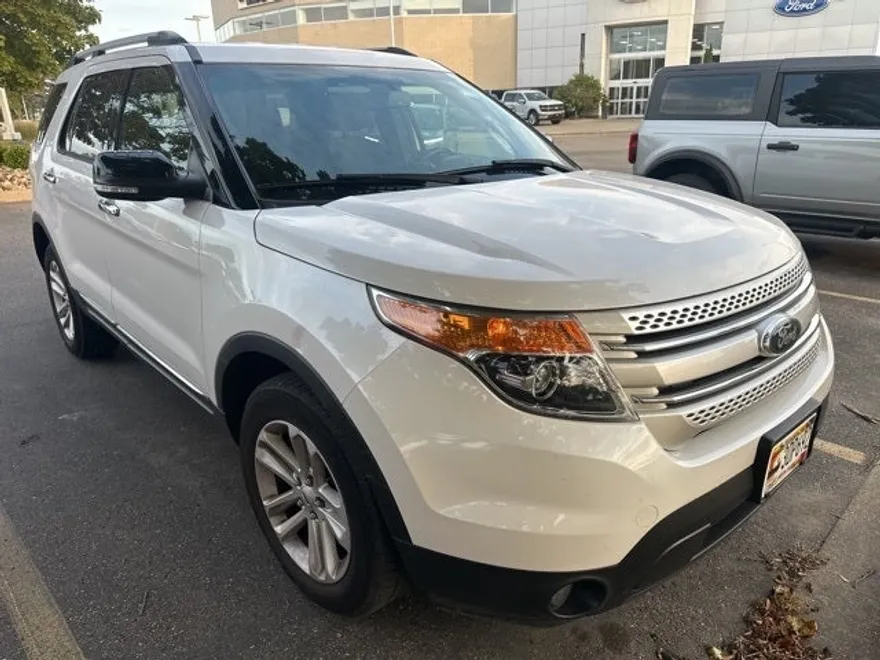 2015 Ford Explorer XLT photo 1