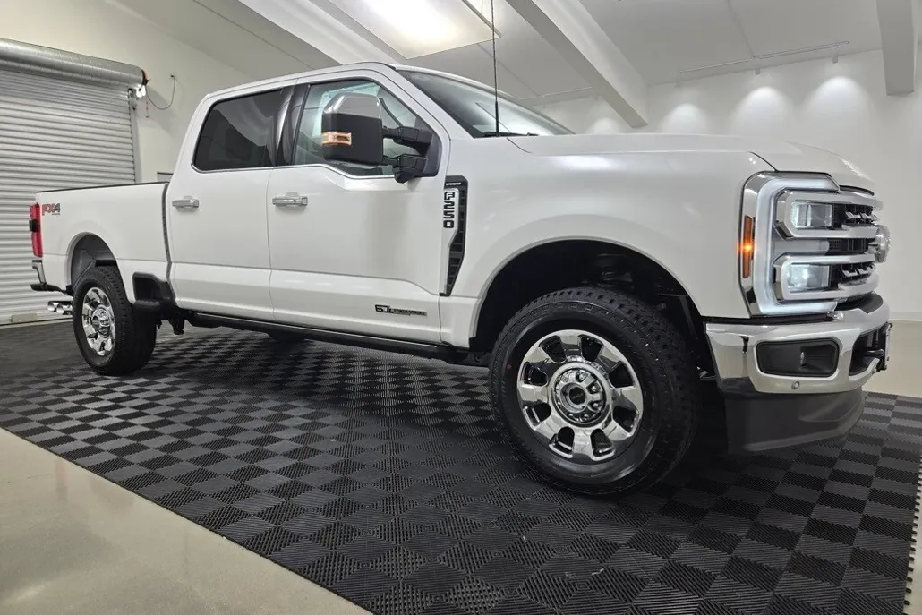 2025 Ford F-250 photo 1