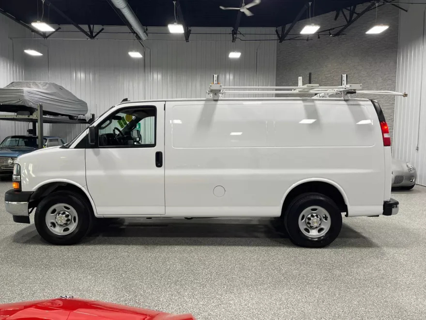2020 Chevrolet Express 2500 Van Cargo photo 1