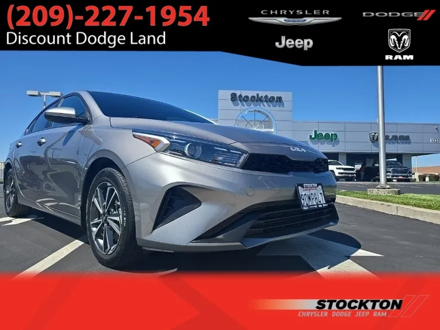 2023 Kia Forte LXS photo 1