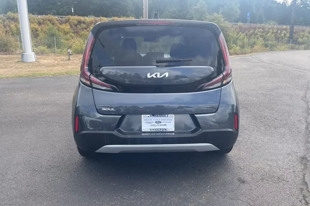 2023 Kia Soul LX photo 1