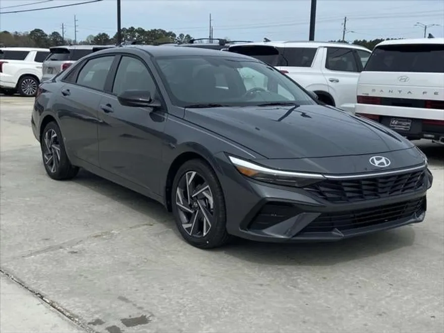 2025 Hyundai Elantra SEL Sport photo 1