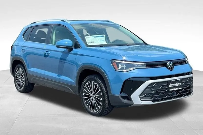 2025 Volkswagen Taos SE photo 1