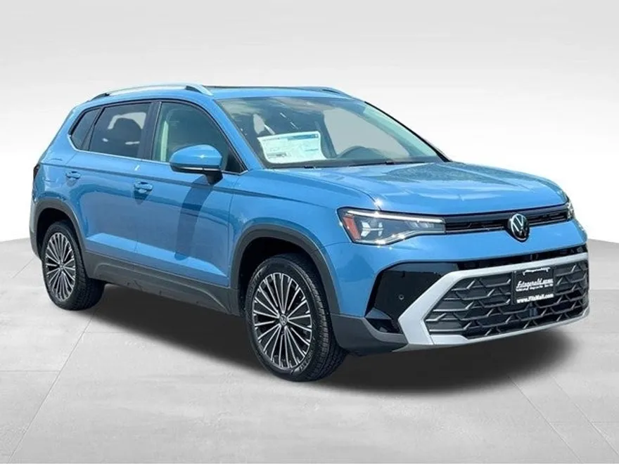 2025 Volkswagen Taos SE photo 1