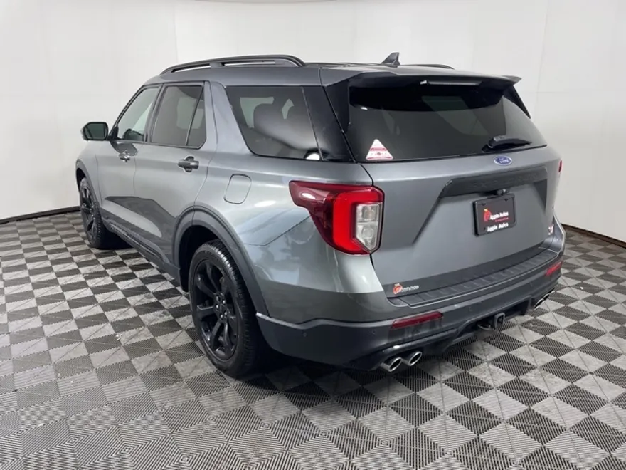 2022 Ford Explorer ST photo 1