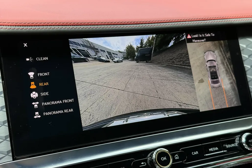 2024 Bentley Flying Spur Azure photo 1