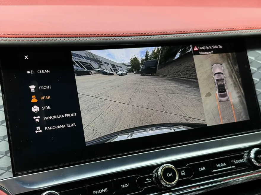 2024 Bentley Flying Spur Azure photo 1