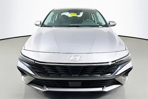 2025 Hyundai Elantra SEL Convenience photo 2