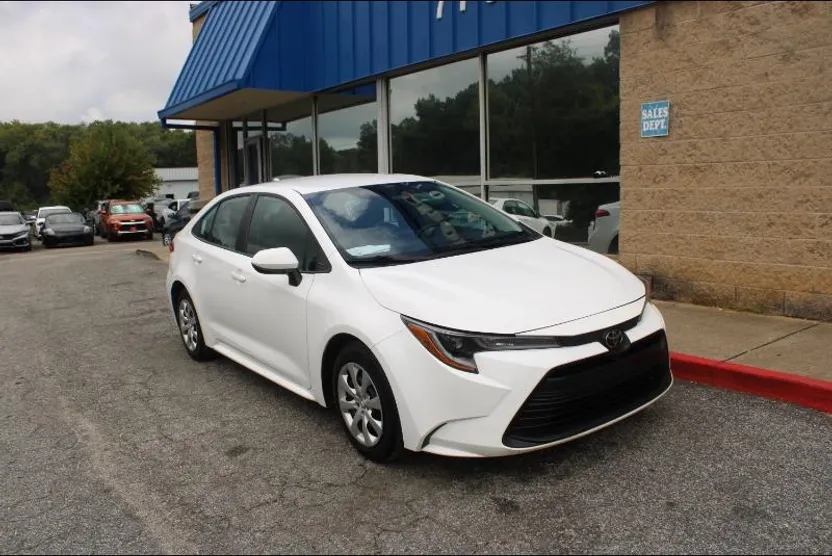 2023 Toyota Corolla LE photo 1