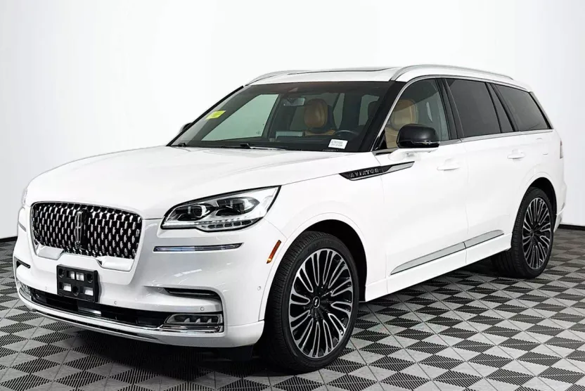 2023 Lincoln Aviator Black Label photo 1