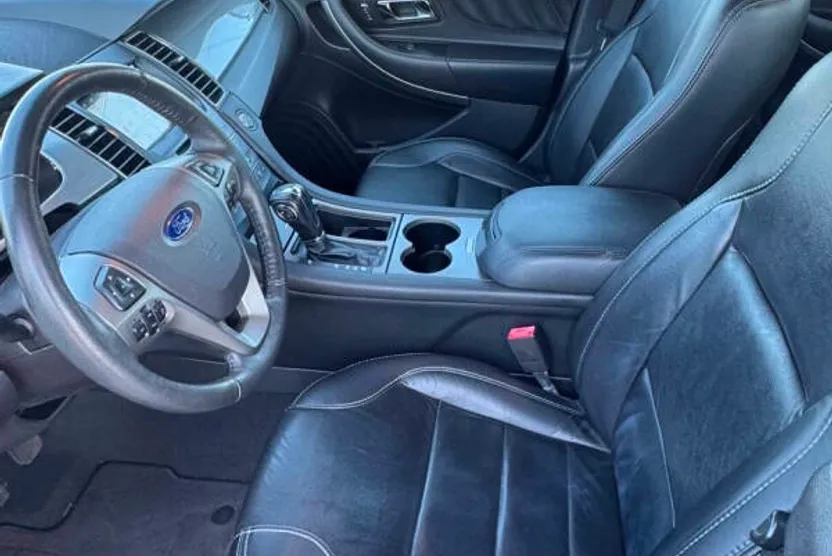2019 Ford Taurus SEL photo 1