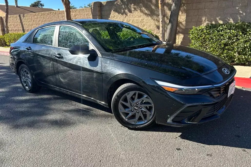 2024 Hyundai Elantra SEL photo 1