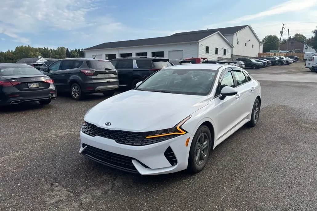 2021 Kia K5 LXS photo 1