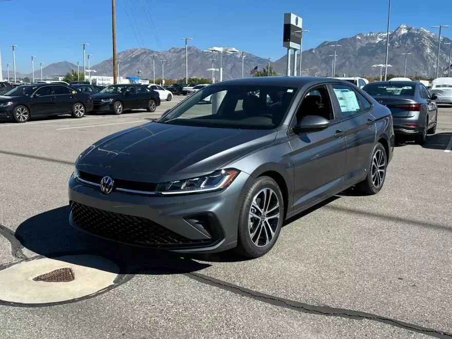 2026 Volkswagen Jetta Sport photo 1