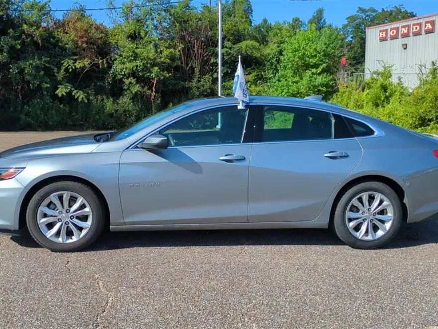 2024 Chevrolet Malibu 1LT photo 1