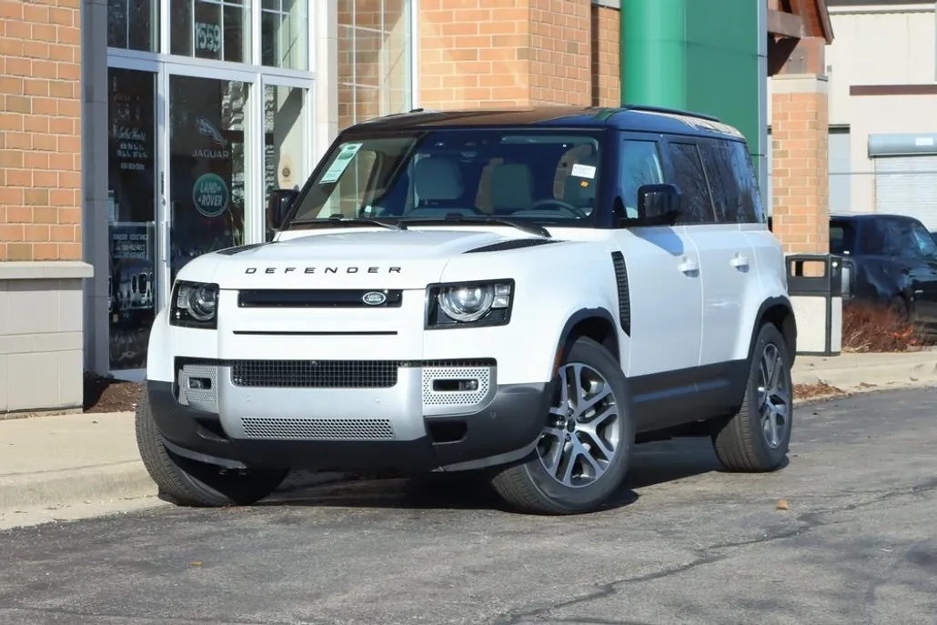 2025 Land Rover Defender 110 S photo 1