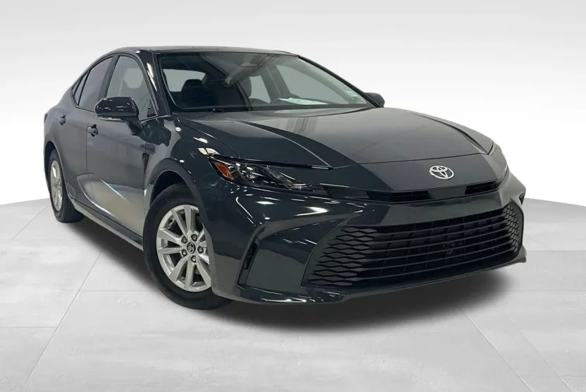 2025 Toyota Camry LE photo 1