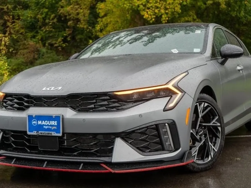 2025 Kia K5 GT-Line photo 1