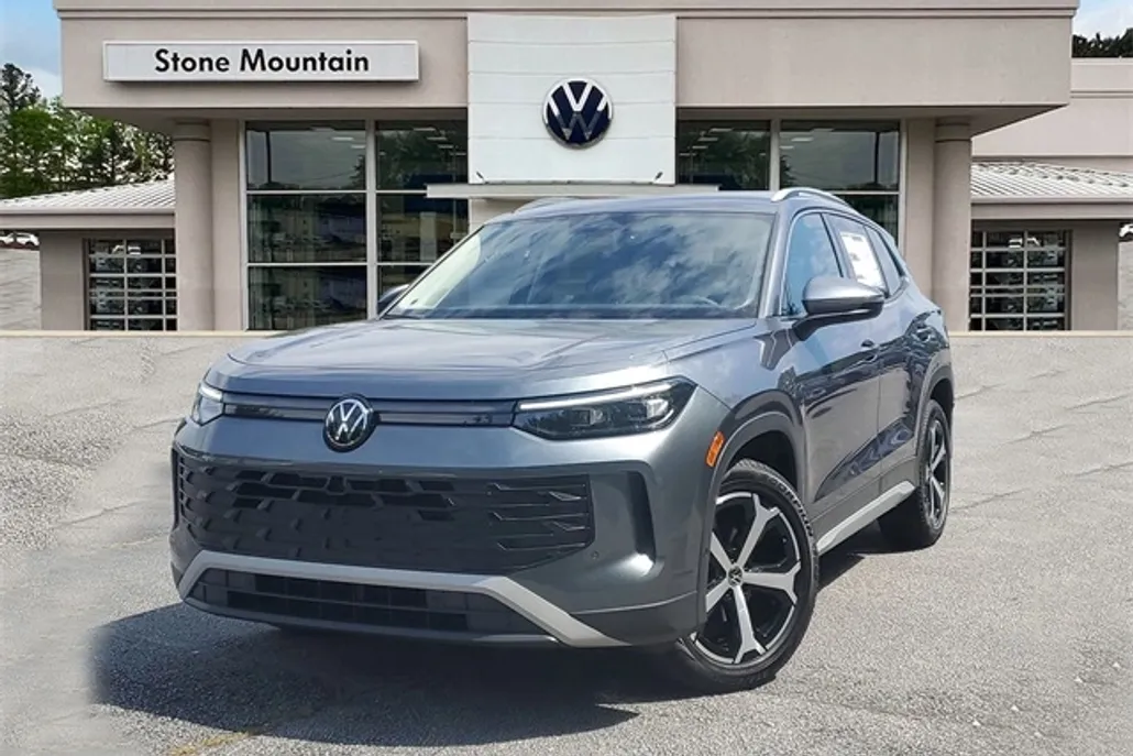 2025 Volkswagen Tiguan SE photo 1