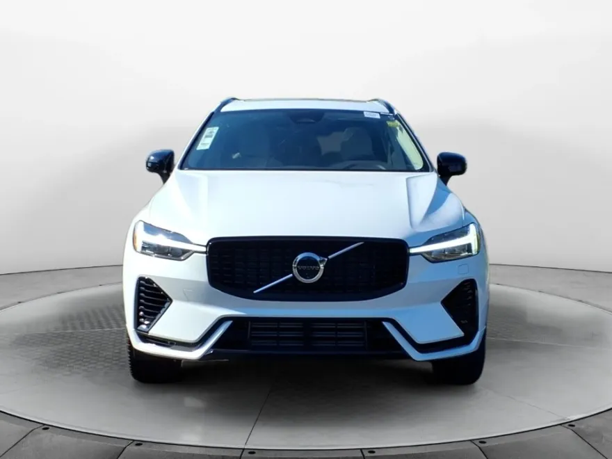 2025 Volvo XC60 Hybrid T8 Plus photo 1