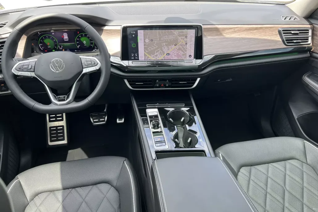 2025 Volkswagen Atlas SEL Premium R-Line photo 1