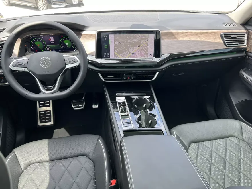 2025 Volkswagen Atlas SEL Premium R-Line photo 1