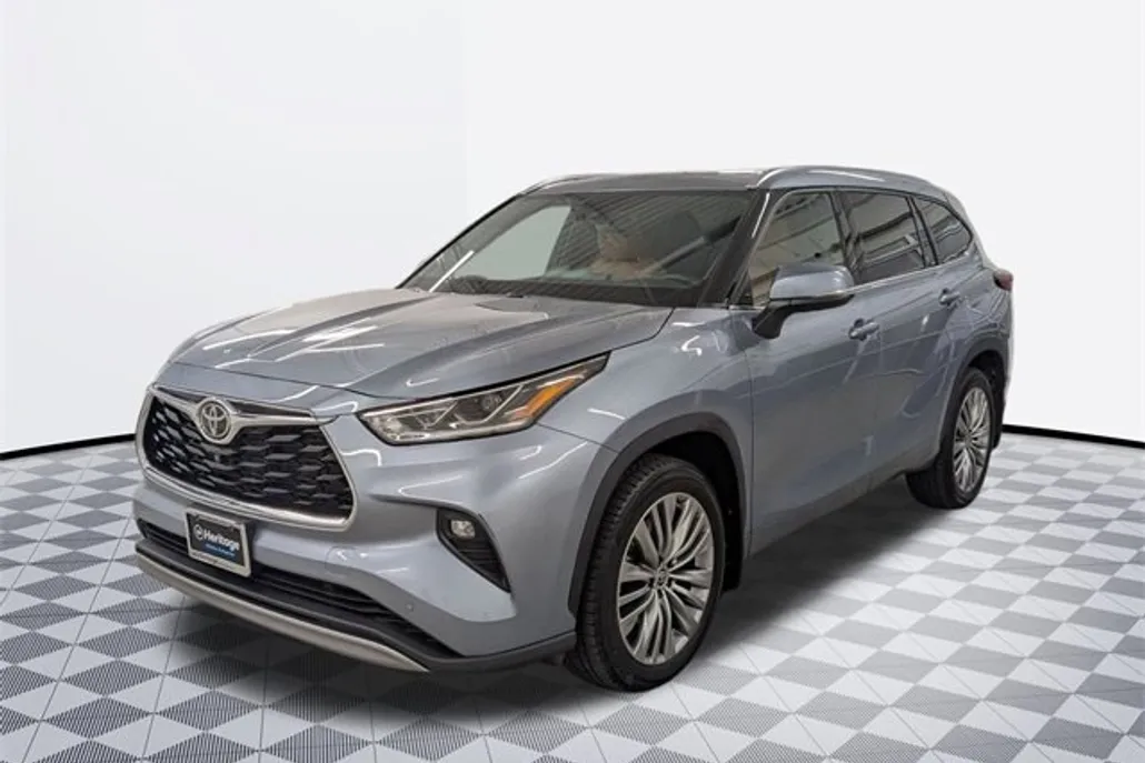 2022 Toyota Highlander Platinum photo 1